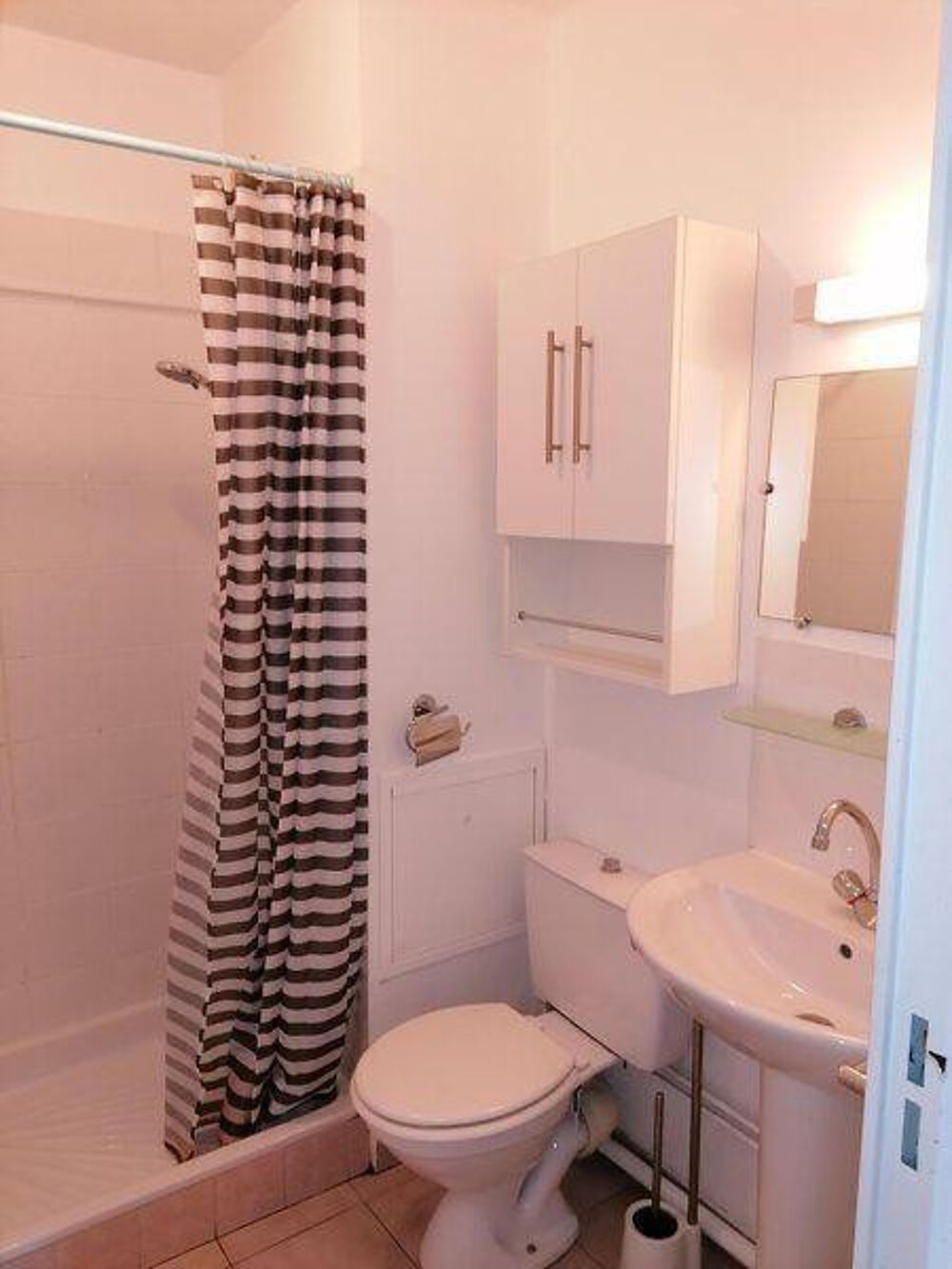 Location Appartement Grand studio à Villemomble, balcon Villemomble
