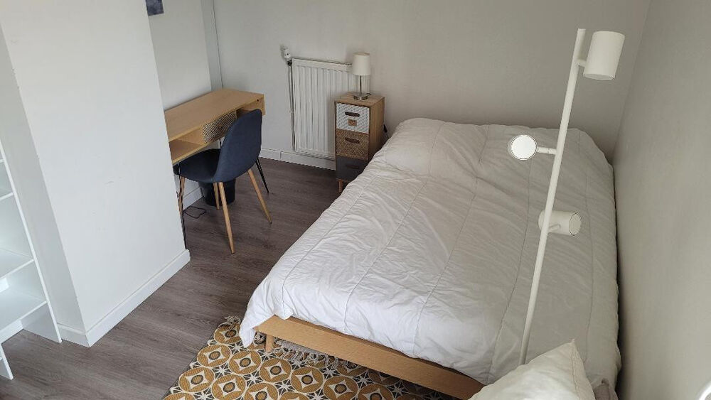 Location Appartement Chambre lumineuse dans un magnifique Duplex. Cergy