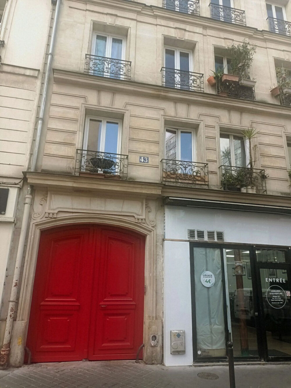 Location Appartement Studio dernier étage, vue imprenable Paris 19