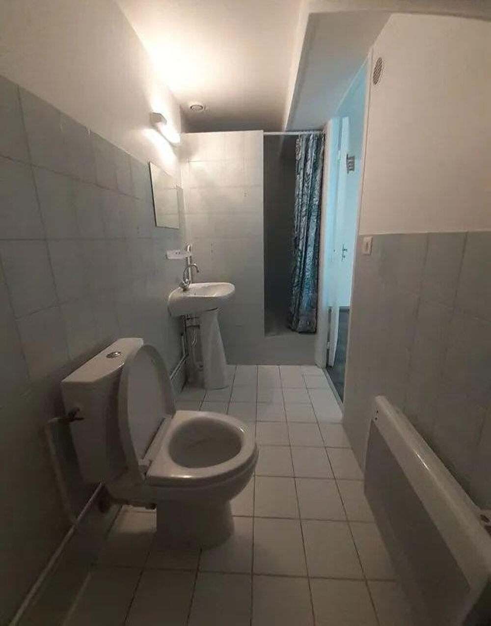 Location Appartement Studio 20m² centre ville rue Barbatre Reims