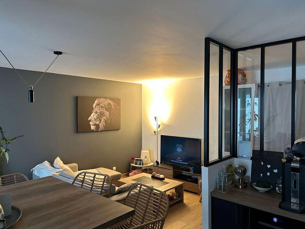 Location Appartement Beau T2 meublé 49m² lumineux avec loggia et garage Villeurbanne