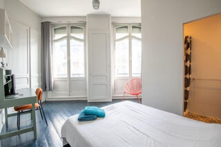  Appartement à louer 1 pièce 175 m²
