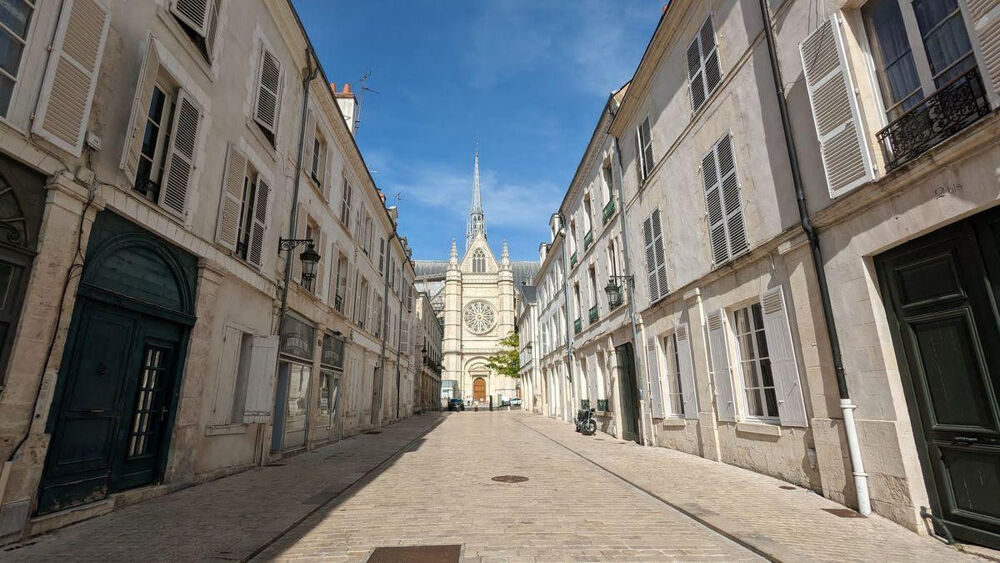 Location Appartement Beau studio 28m² meublé hypercentre Orléans