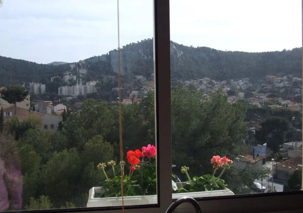 Location Appartement Grand T1 meublé La Rouviere 13009 Marseille 9