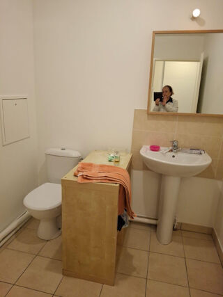  Appartement à louer 1 pièce 84 m²