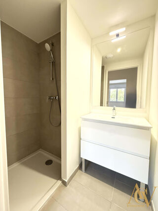  Appartement � vendre 3 pi�ces  Cogolin