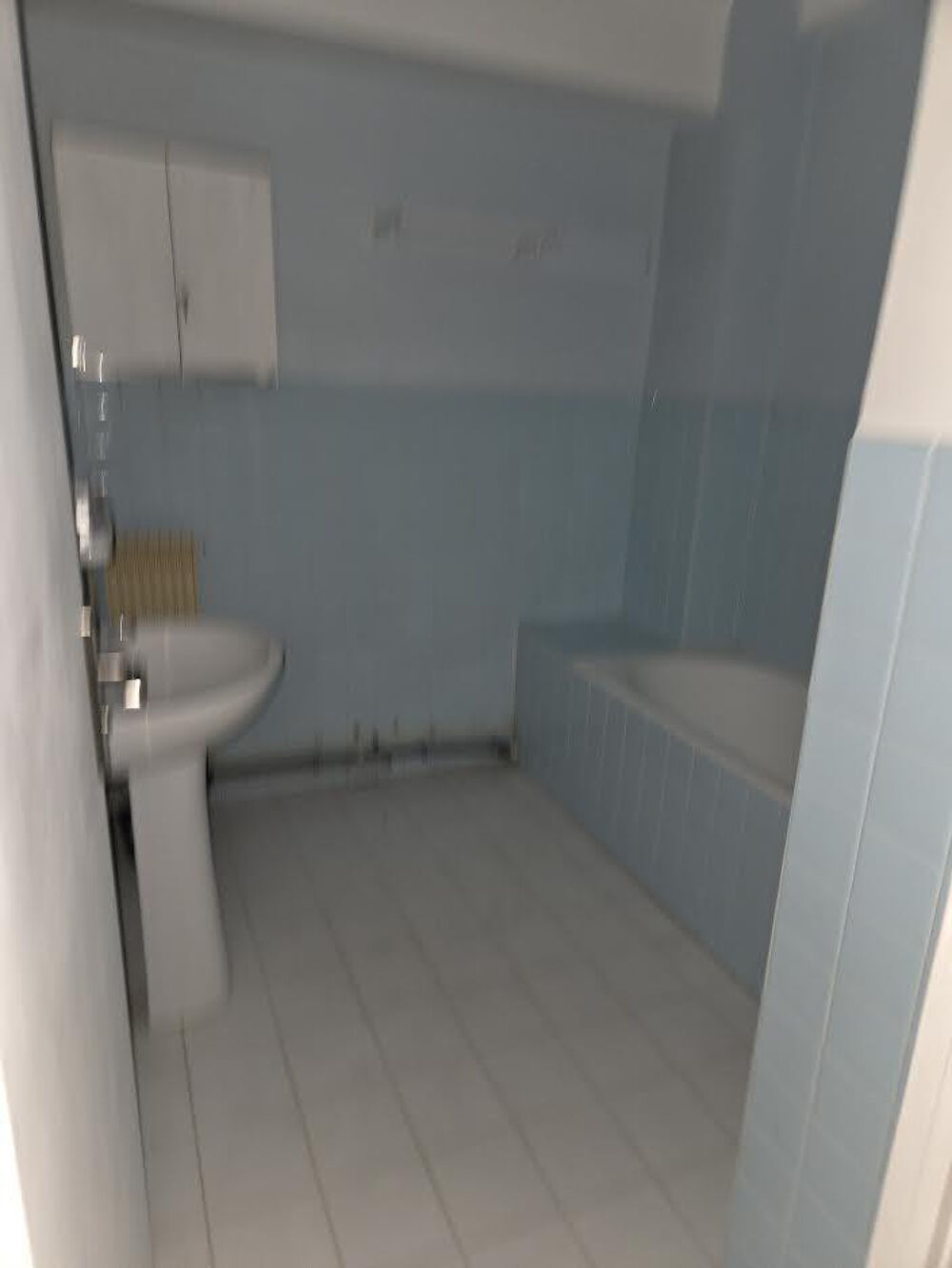 Location Appartement Petit immeuble cossu. Marseille 12