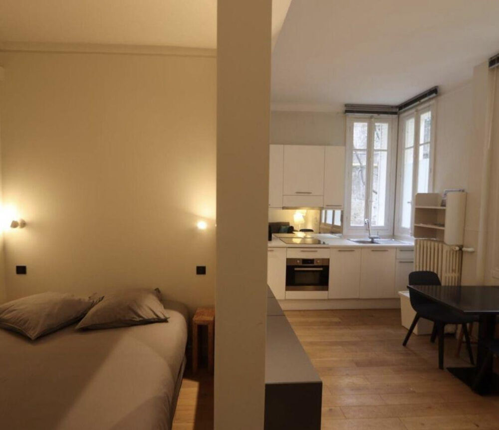 Location Appartement Beau studio rue Véron Paris 18è Paris 18