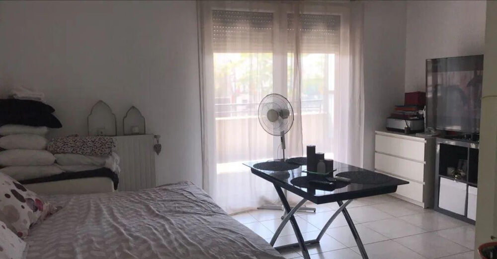 Location Appartement Superbe studio 25 m2 + terrasse 12 m2 Montpellier Montpellier