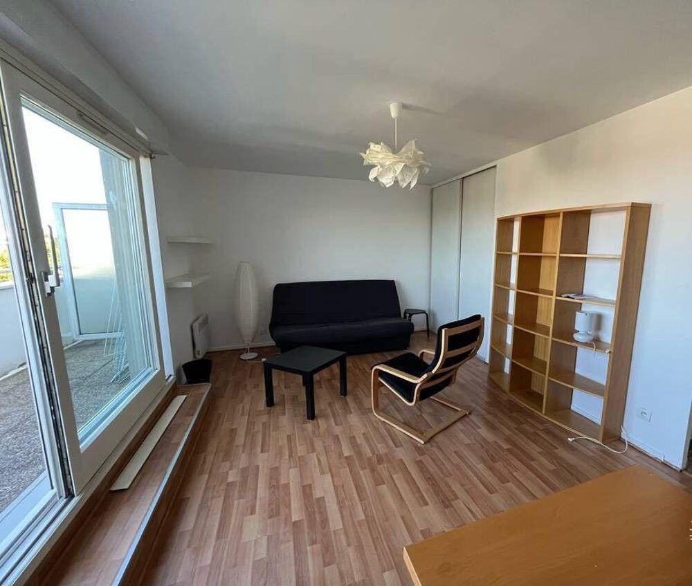 Location Appartement Studio meublé rénové 33 m² avec terrasse de 7m² Montigny-le-bretonneux