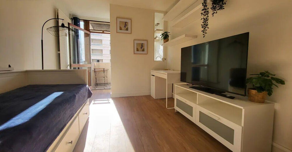 Location Appartement Beau studio meublé 20m² avec balcon refait à neuf Marseille 10