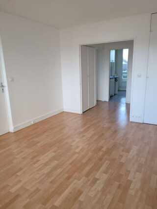  Appartement à louer 3 pièces 65 m²