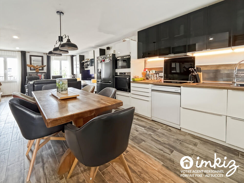 APPARTEMENT 4 PIECES TYPE MAISON DE VILLE