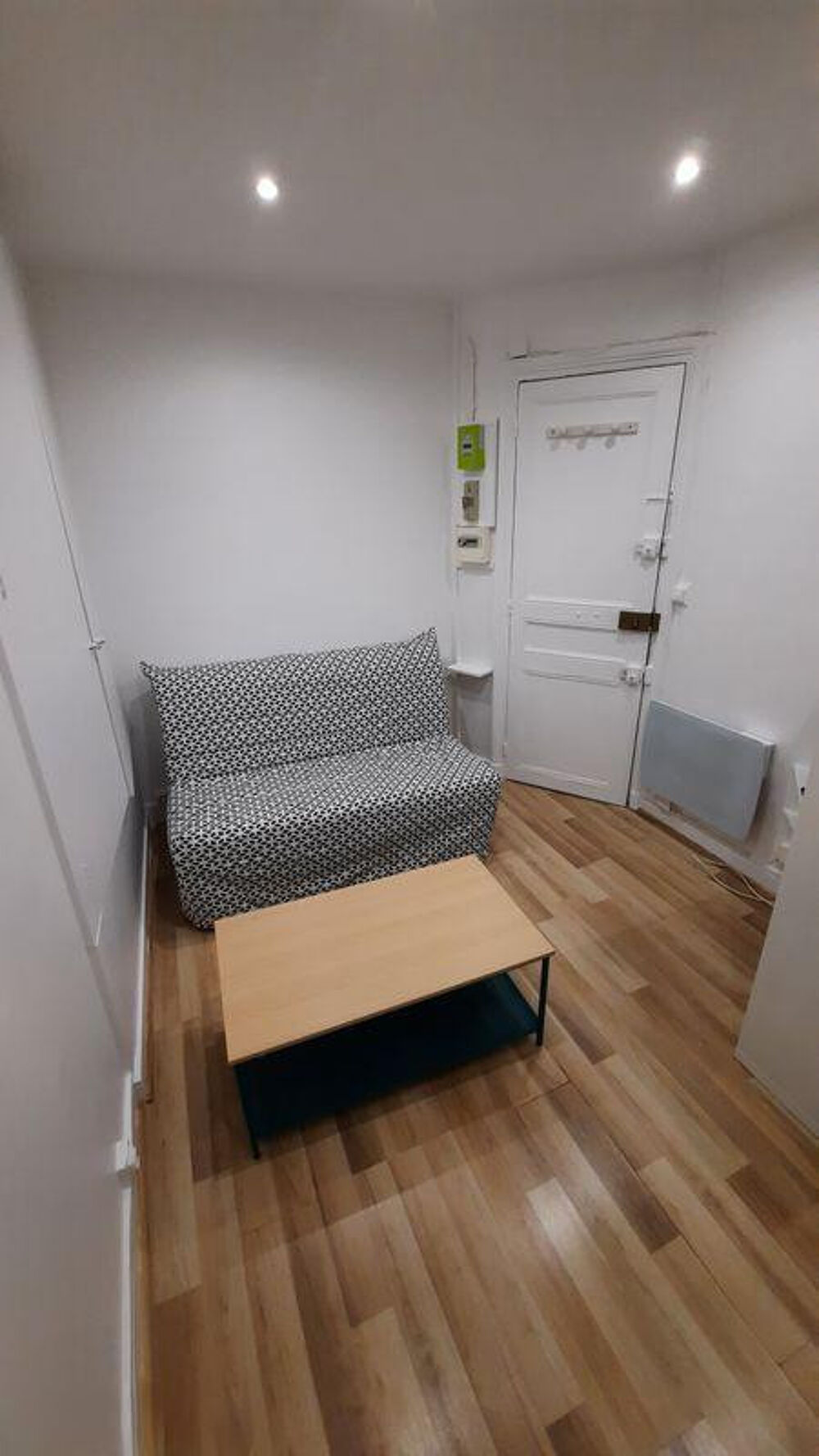 Location Appartement Studette Top emplacement Etoile Paris 8