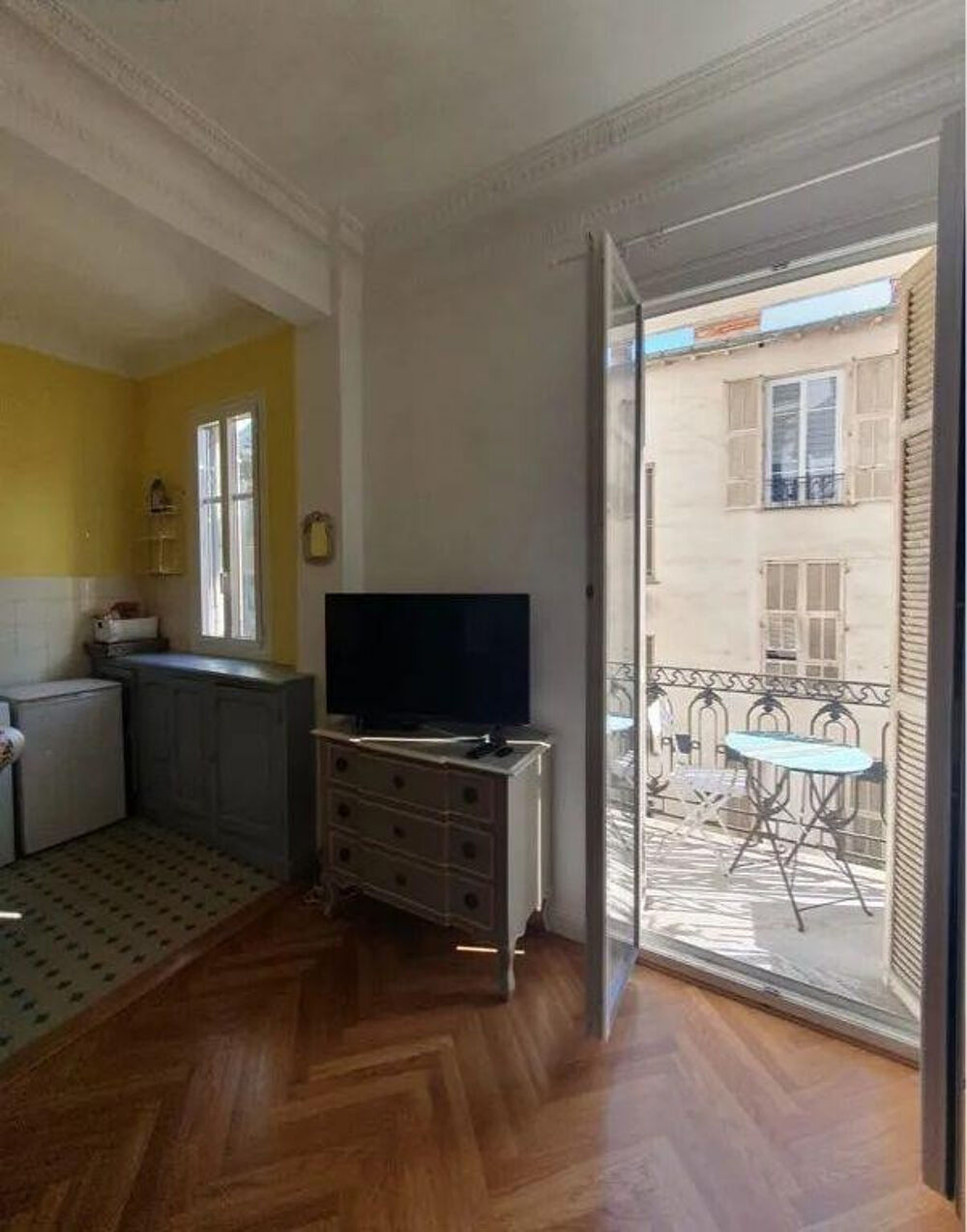 Location Appartement Beau studio meublé refait de 28m² avec balcon 4m² Nice