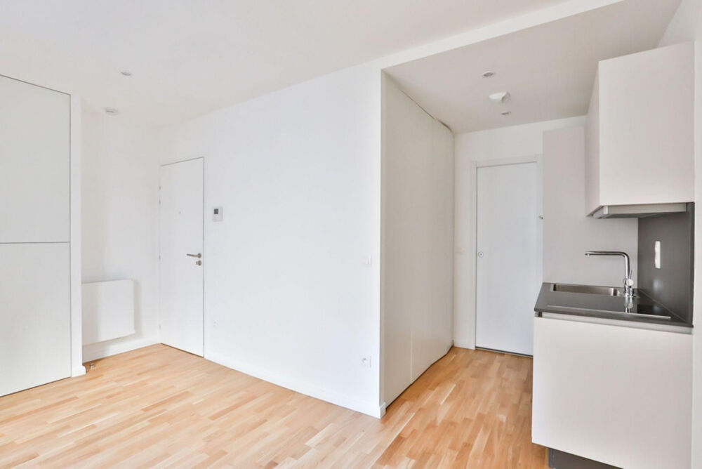 Location Appartement Studio refait à neuf à Clignancourt Paris 18