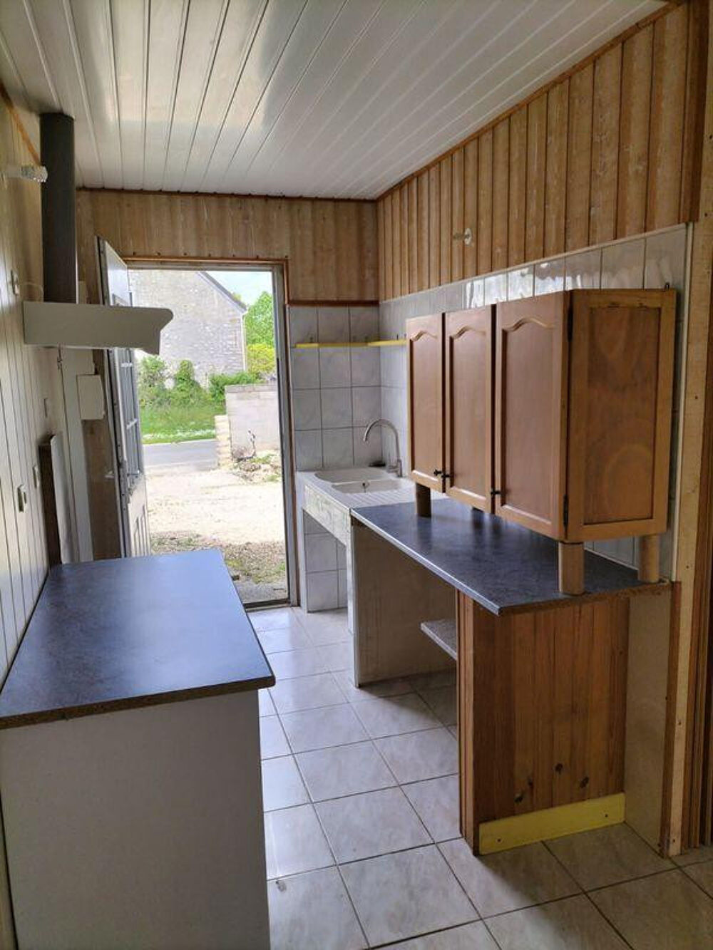 Location Appartement Beau F1 30m² + Mezzanine avec jardinet Beton-bazoches