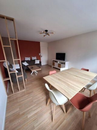 Appartement à louer 5 pièces 10 m²
