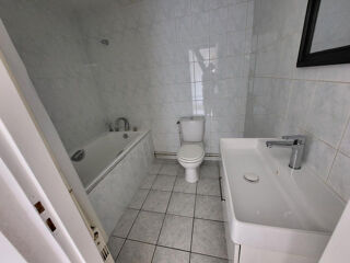  Appartement à louer 4 pièces 100 m²