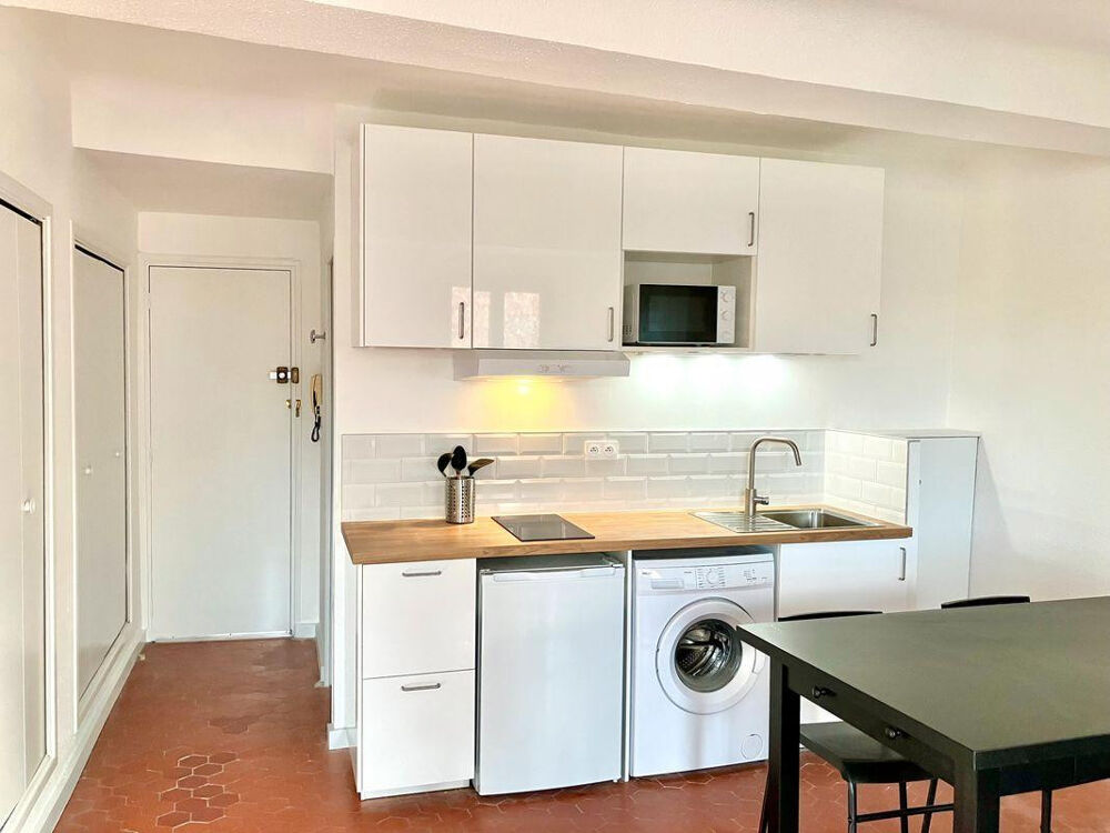Location Appartement Grand studio meublé et équipé, entièrement refait Aix-en-provence