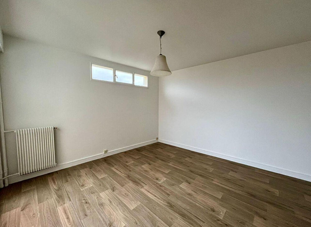 Location Appartement Super studio Paris 19