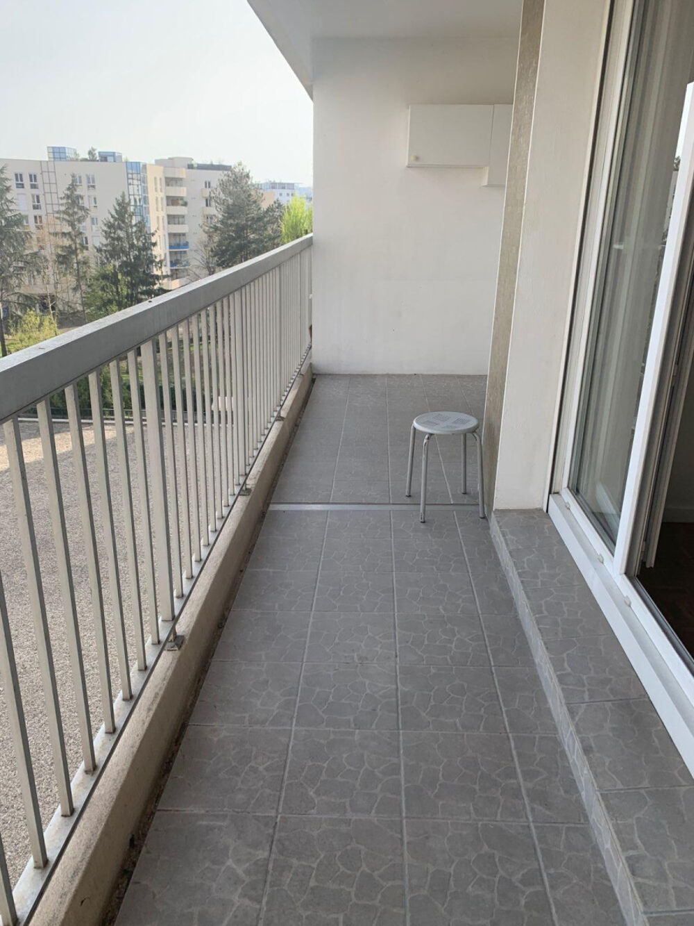 DANS UN PARC ARBORE à PROX de TOUT