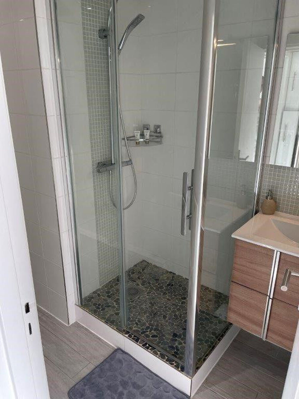 Location Appartement Beau studio meublé 18m² proche métro Jaurès Boulogne-billancourt