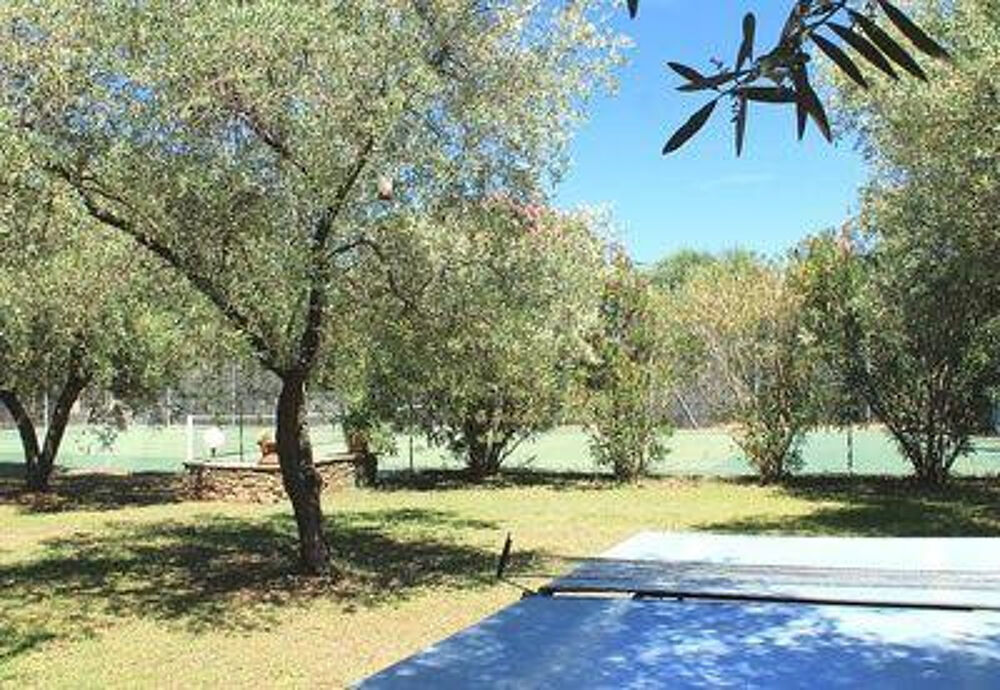 Domaine familiale avec piscine et tennis