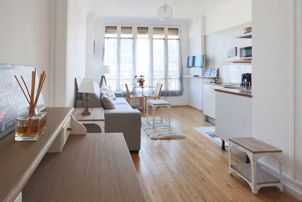 Location Appartement Studio lumineux montmarte Paris 18