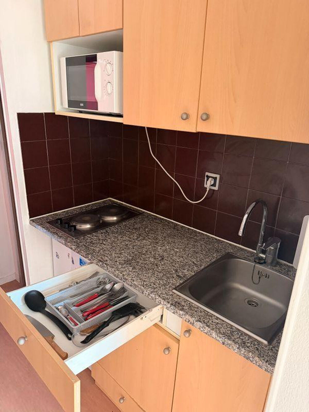 Location Appartement Studio équipé et meublé 22m² avec balcon Aix-en-provence