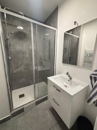  Appartement à louer 5 pièces 99 m²