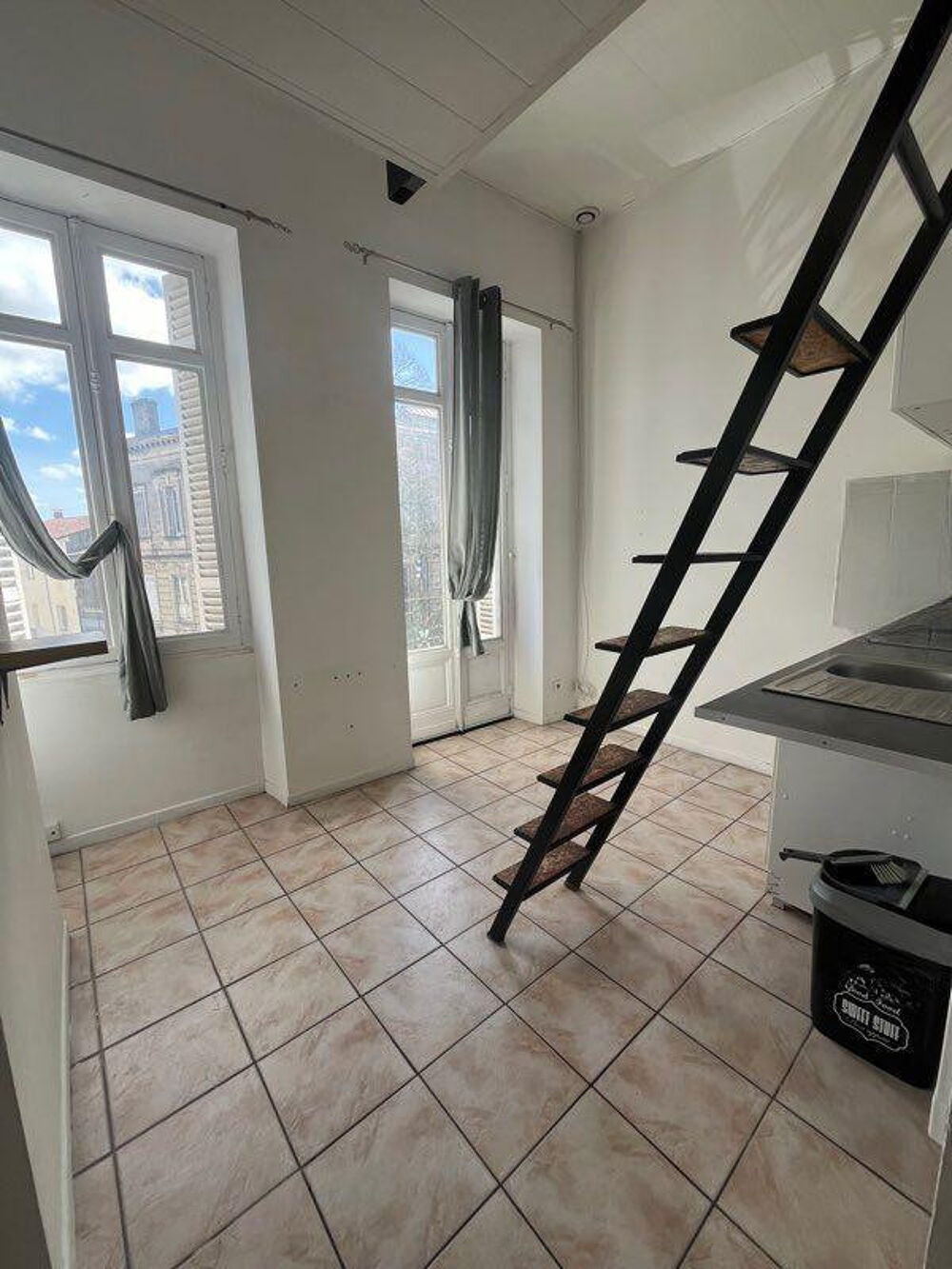 Location Appartement T1 bis - Place Nansouty Bordeaux