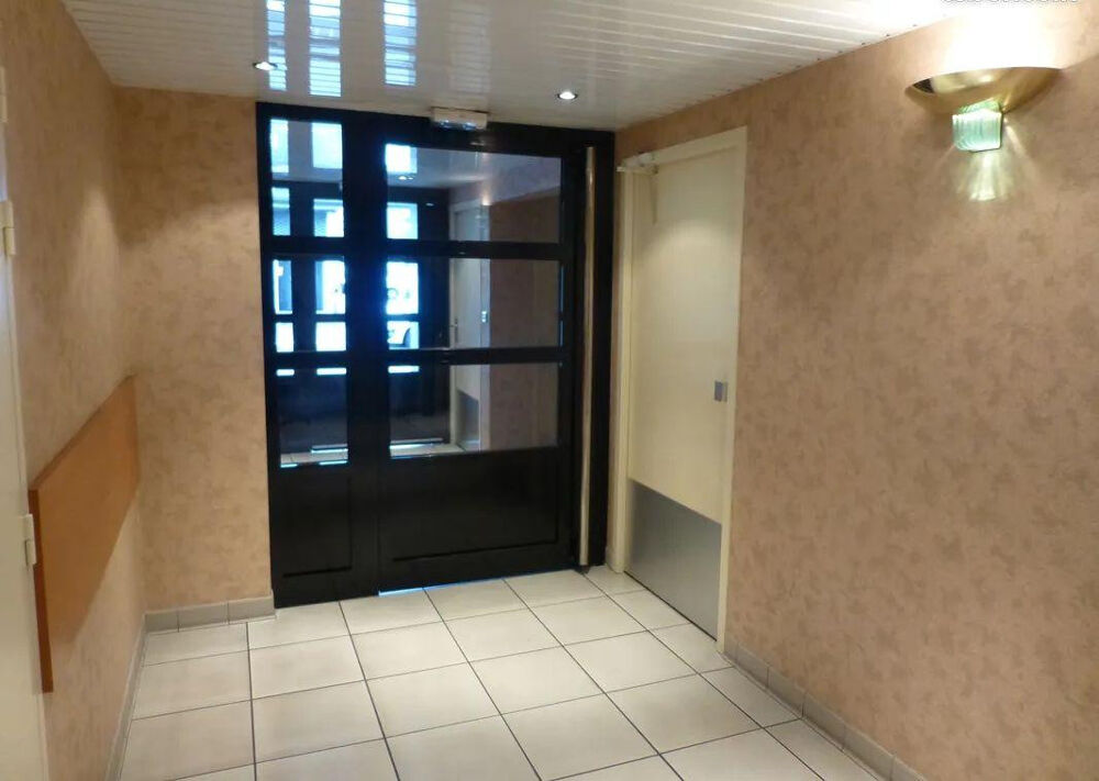 Location Appartement Beau studio, clair, parfait état. 22 m² à Clermont Clermont-ferrand