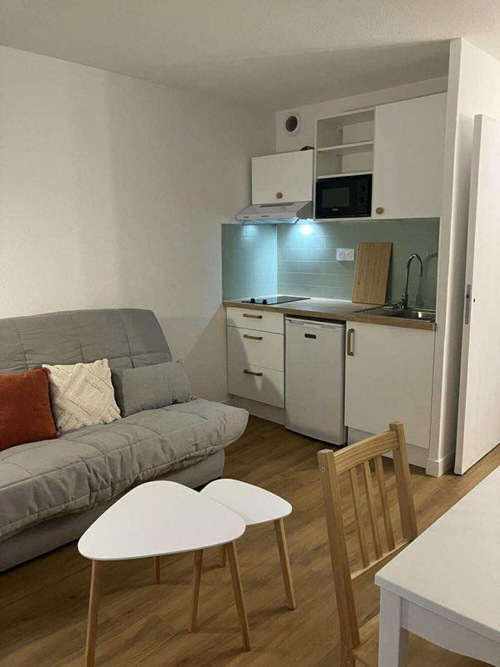 Location Appartement Studio refait à neuf 21m2 Marseille 1