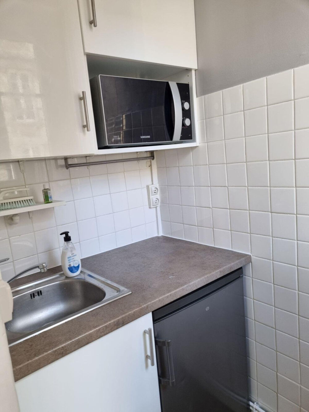 Location Appartement Studio meublé confortable et lumineux. Paris 20