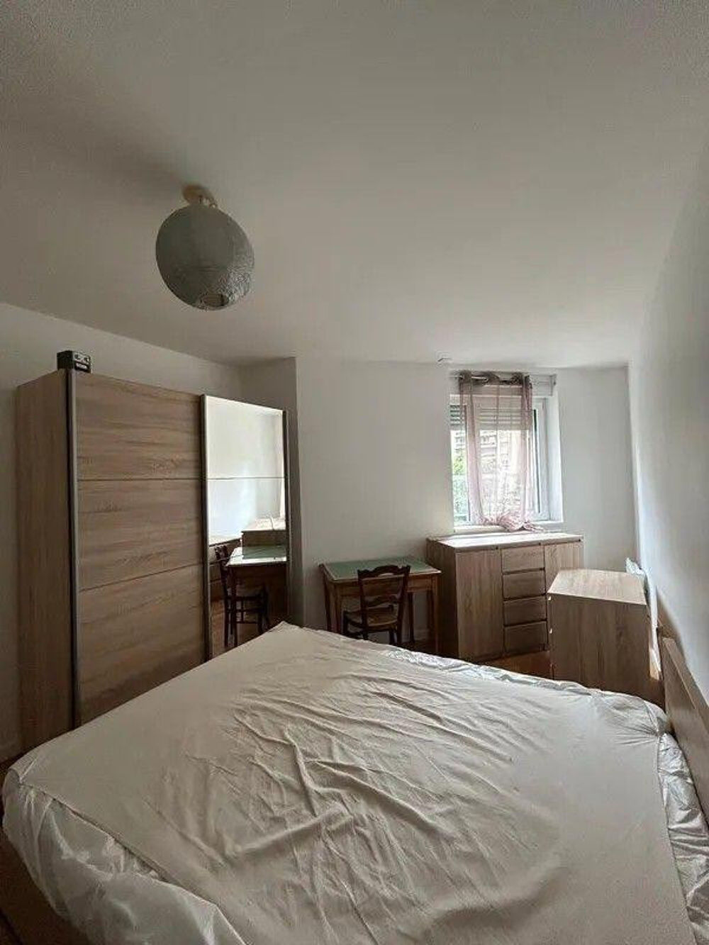 Location Appartement Beau 2P meublé 39m²  immeuble récent label BBC Courbevoie