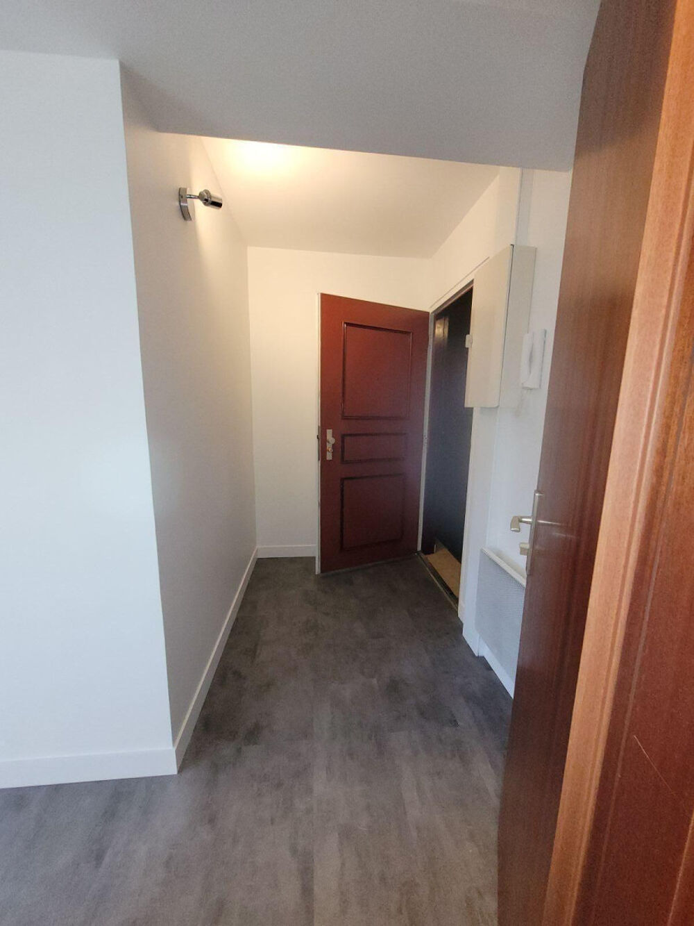Location Appartement Joli studio refait a neuf en centre ville. Enghien-les-bains