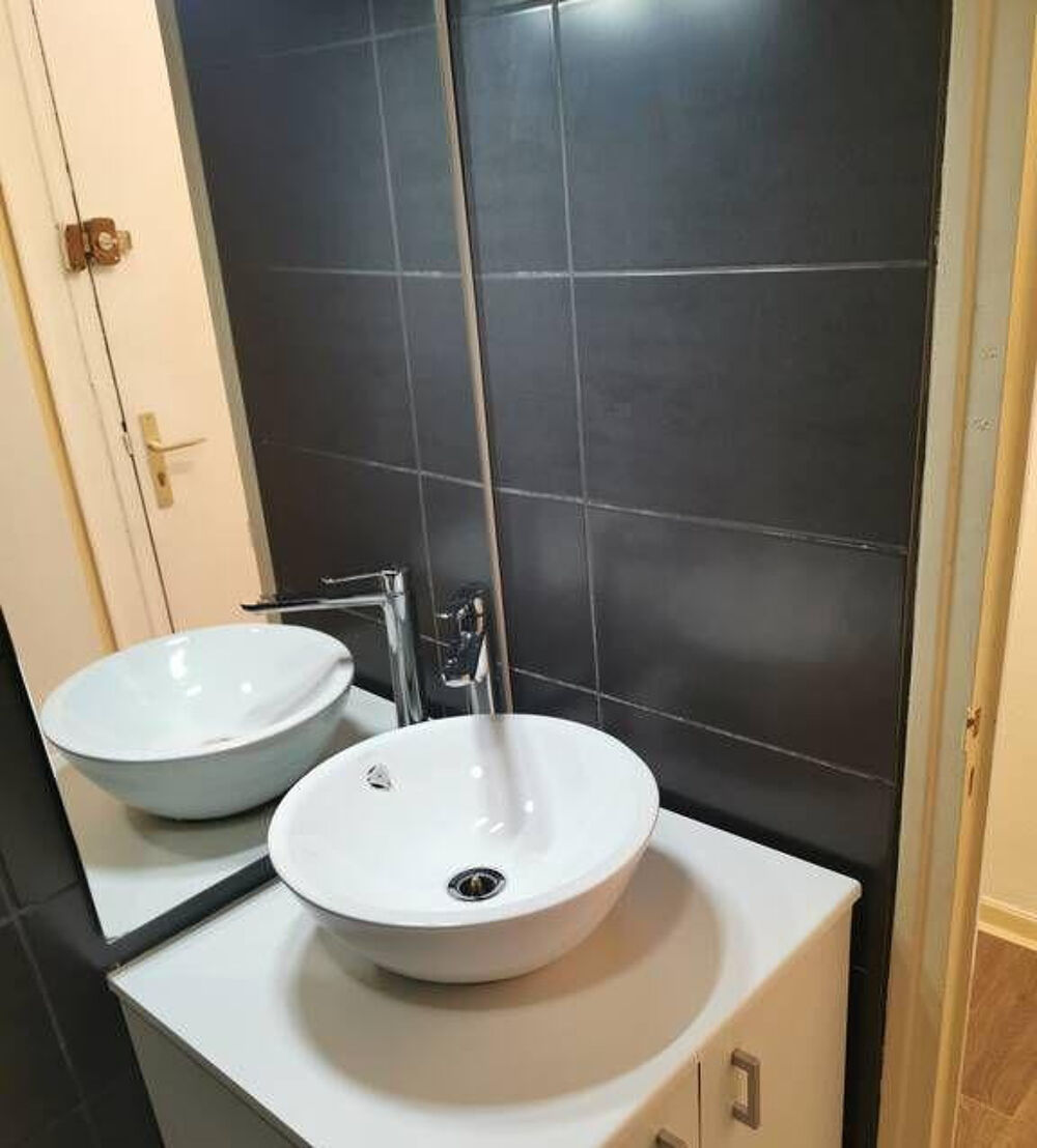 Location Appartement Beau studio 24 m² refait à neuf à Grenoble Grenoble