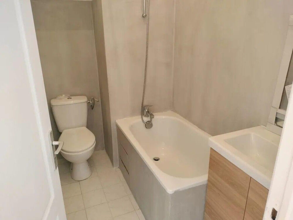 Location Appartement Beau 2P meublé 36m² rénové climatisé Vieux-Port Marseille 7