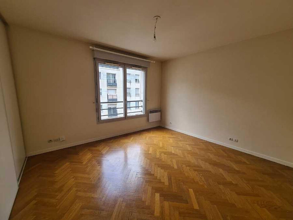 Location Appartement Grand studio Paris 19ème Paris 19