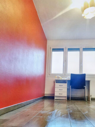  Appartement à louer 4 pièces 65 m²