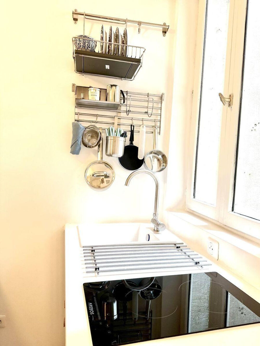 Location Appartement Beau studio meublé 11m² refait à neuf Paris 10