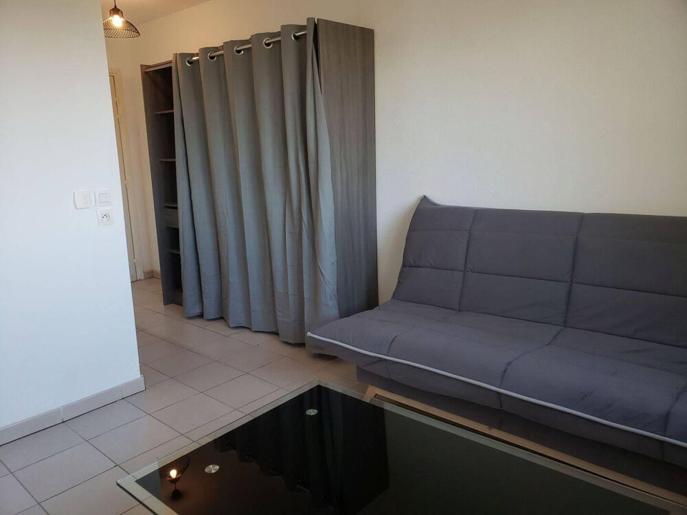 Location Appartement Studio meublé au calme avec place de parking Rodilhan