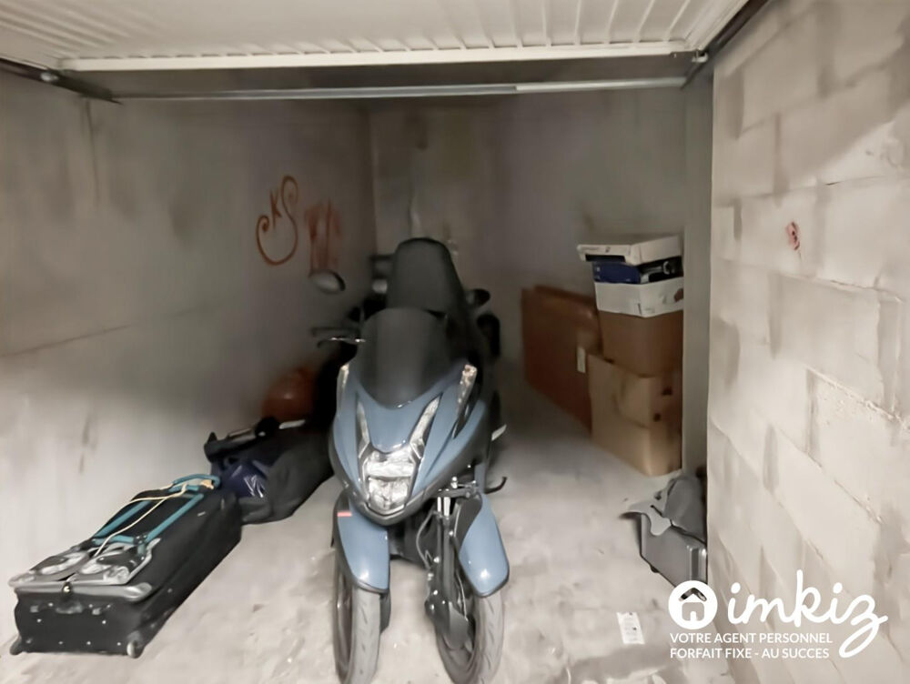 Vente Appartement studio meublé 23 m², terrasse de 9 m² et box Marseille 5