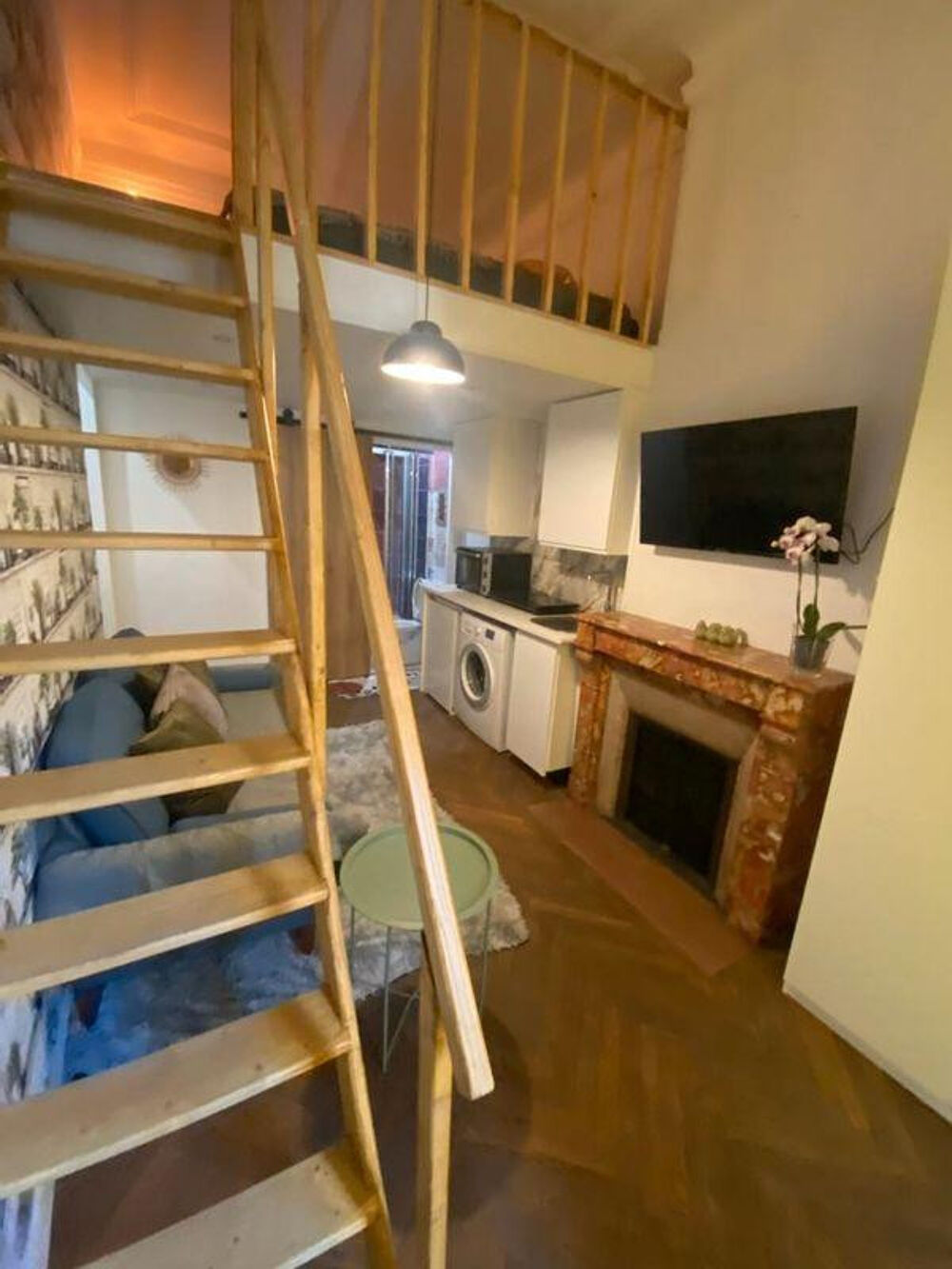 Location Appartement Très joli studio refait à neuf 18m² Marseille 1
