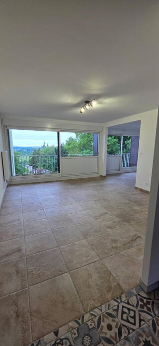  Appartement à louer 4 pièces 81 m²