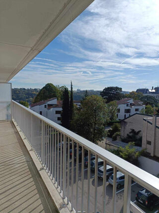  Appartement à louer 4 pièces 76 m²