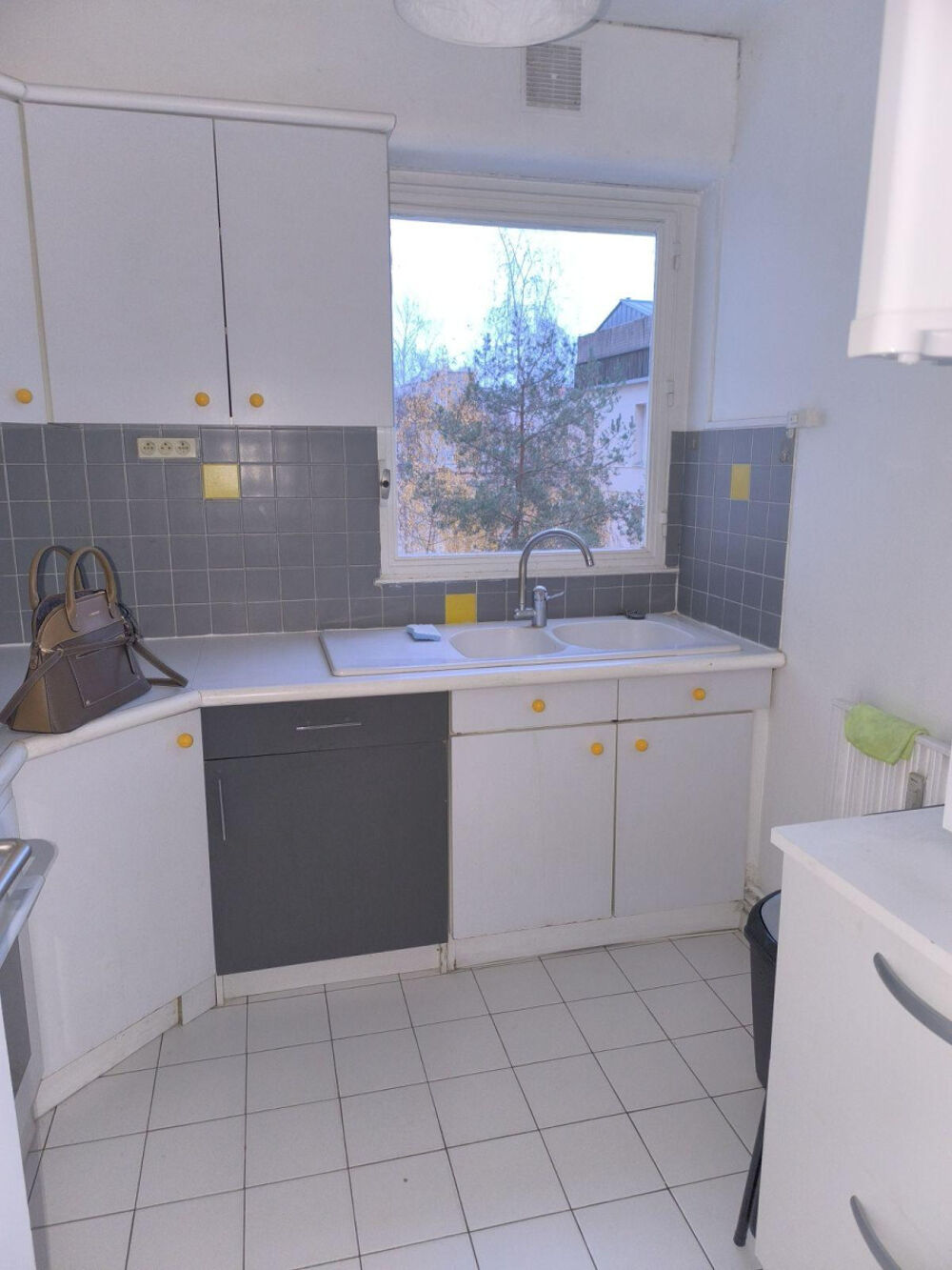 Location Appartement Grand studio Paris 20