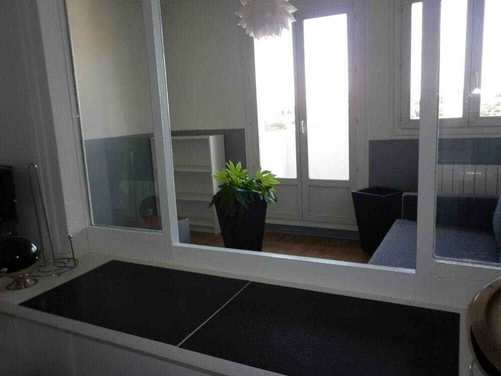 Location Appartement Beau studio meublé 30 m2 + balcon (3 mois min.) Aubervilliers