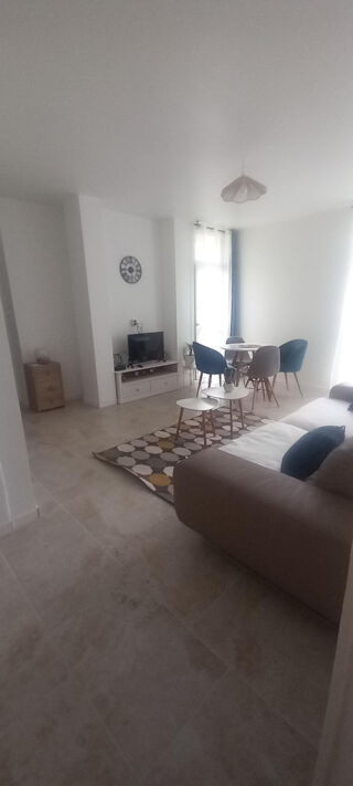  Appartement à louer 1 pièce 56 m²